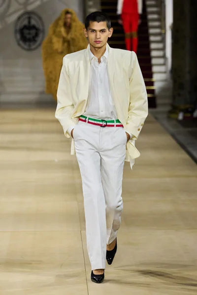 Look 49